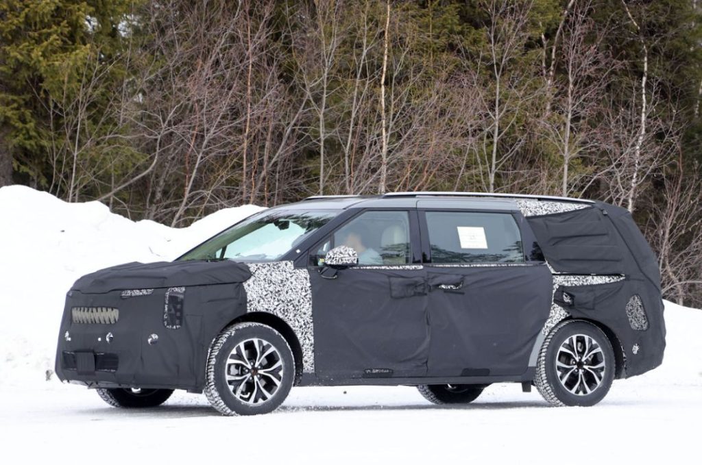 Las primeras fotos del futuro Kia Carnival 25 Motor16 Kia Carnival facelift 23 Motor16