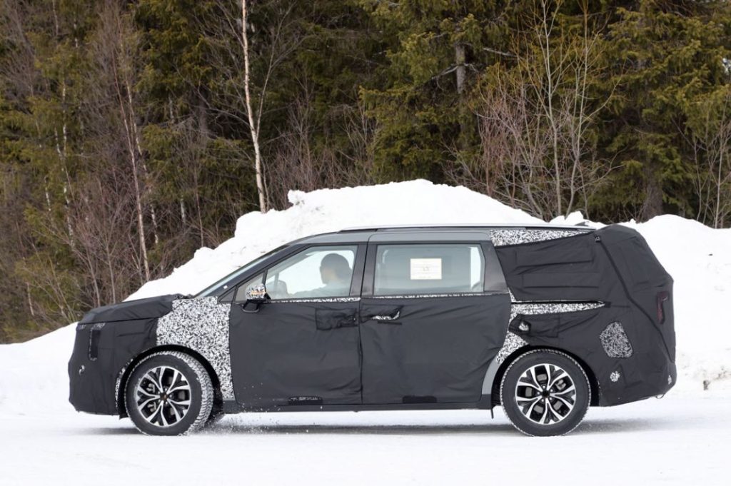 Las primeras fotos del futuro Kia Carnival 26 Motor16 Kia Carnival facelift 24 Motor16
