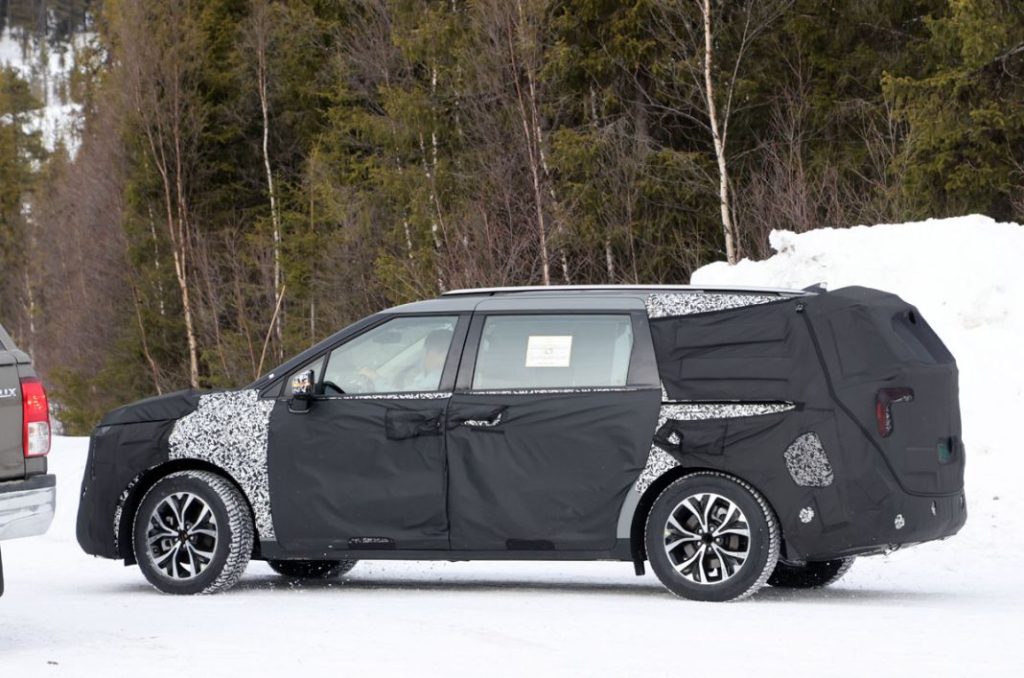 Las primeras fotos del futuro Kia Carnival 27 Motor16 Kia Carnival facelift 25 Motor16