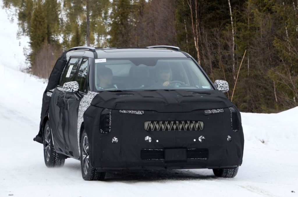 Las primeras fotos del futuro Kia Carnival 28 Motor16 Kia Carnival facelift 26 Motor16
