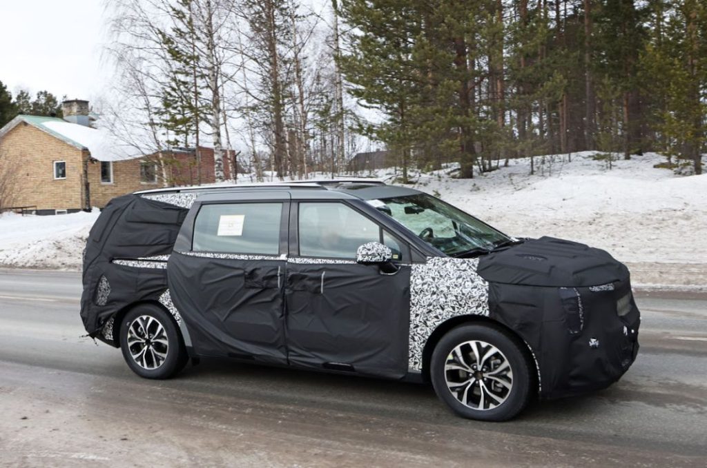Las primeras fotos del futuro Kia Carnival 6 Motor16 Kia Carnival facelift 4 Motor16