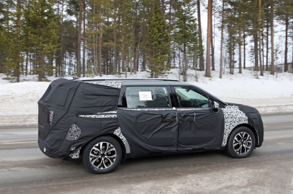 Las primeras fotos del futuro Kia Carnival 8 Motor16 Kia Carnival facelift 6 Motor16