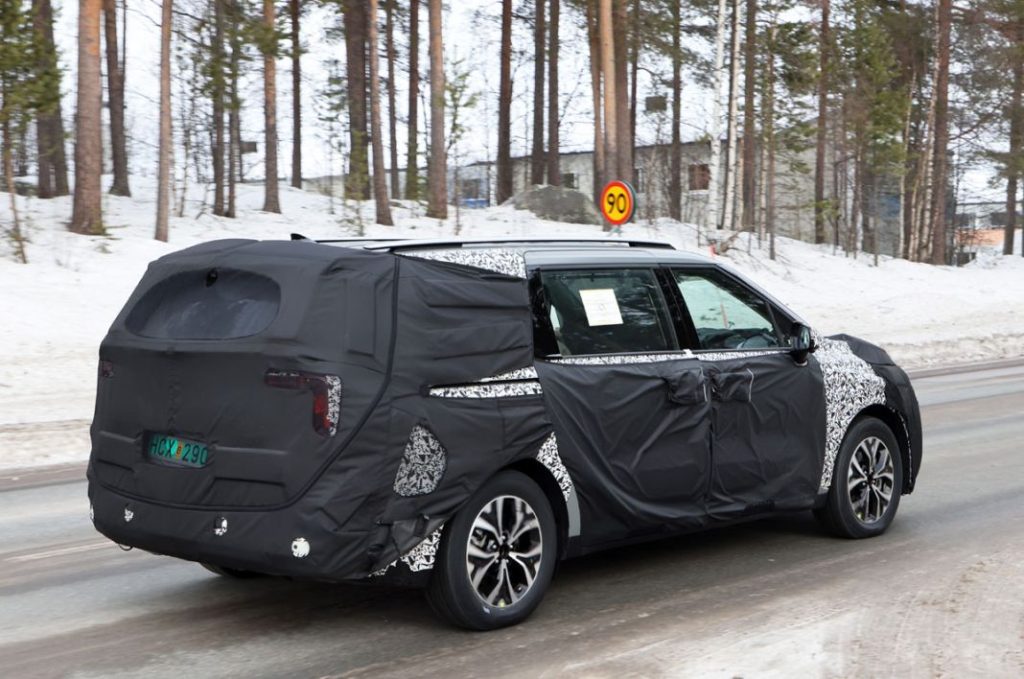 Las primeras fotos del futuro Kia Carnival 10 Motor16 Kia Carnival facelift 8 Motor16