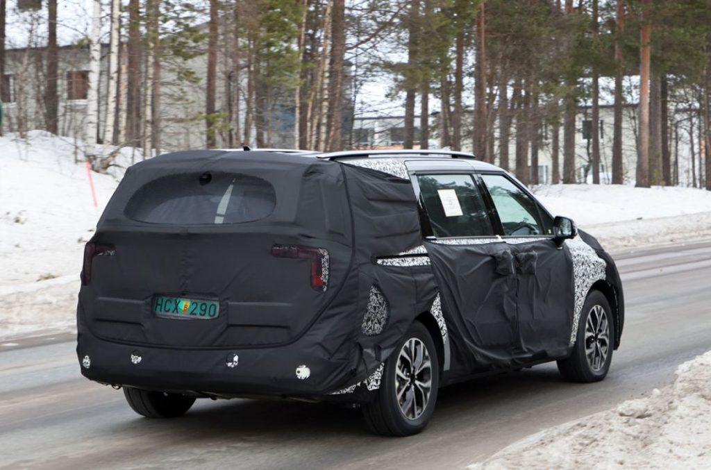 Las primeras fotos del futuro Kia Carnival 11 Motor16 Kia Carnival facelift 9 Motor16