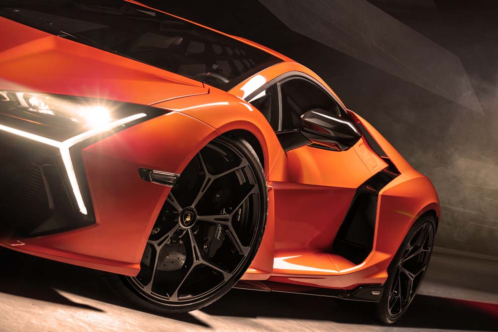 Así es el Lamborghini Revuelto: híbrido enchufable, V12 y 1.015 CV 32 Motor16 Lamborghini Revuelto 24 Motor16