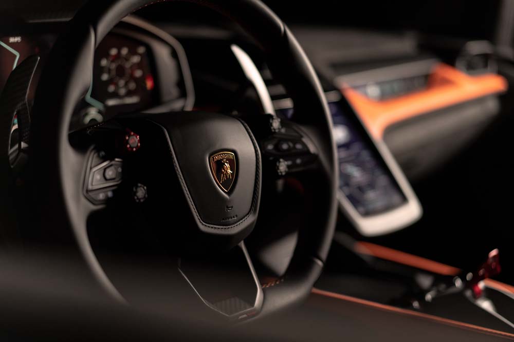 Así es el Lamborghini Revuelto: híbrido enchufable, V12 y 1.015 CV 11 Motor16 Lamborghini Revuelto 3 Motor16