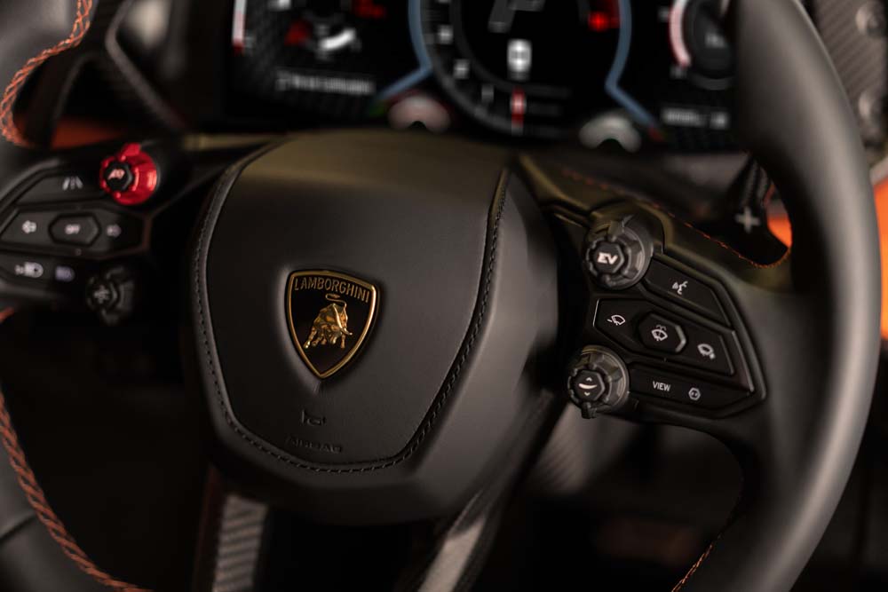 Así es el Lamborghini Revuelto: híbrido enchufable, V12 y 1.015 CV 8 Motor16 Lamborghini Revuelto
