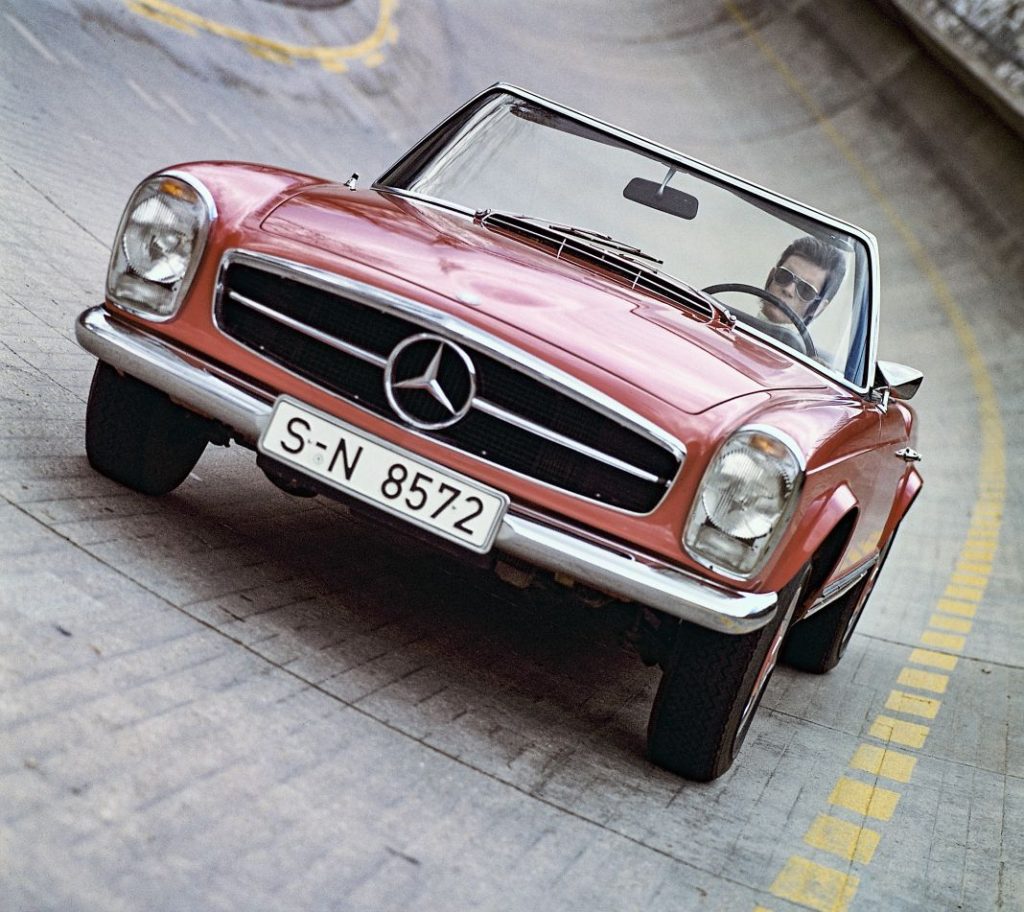El Mercedes-Benz 230 SL “Pagoda” cumple 60 años 13 Motor16 Mercedes 230 SL W113 1 Motor16