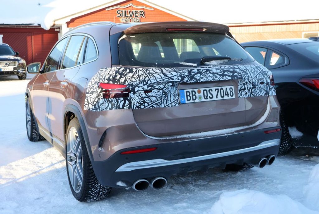 Mercedes AMG GLA45 facelift 5 copia Motor16