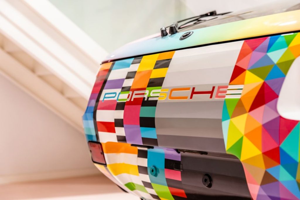 Multicolor: así es el último Porsche Art Car 1 Motor16 Porsche Art Car Okuda San Miguel3 Motor16