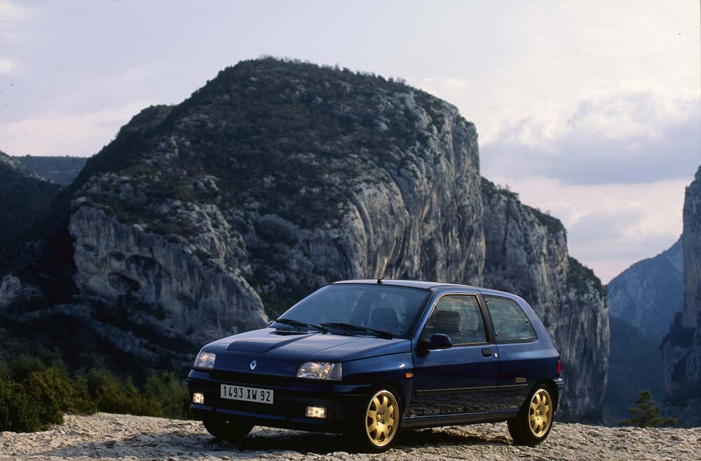 El coche francés más vendido de todos los tiempos se renueva. Es un Renault 2 Motor16 Renault Clio