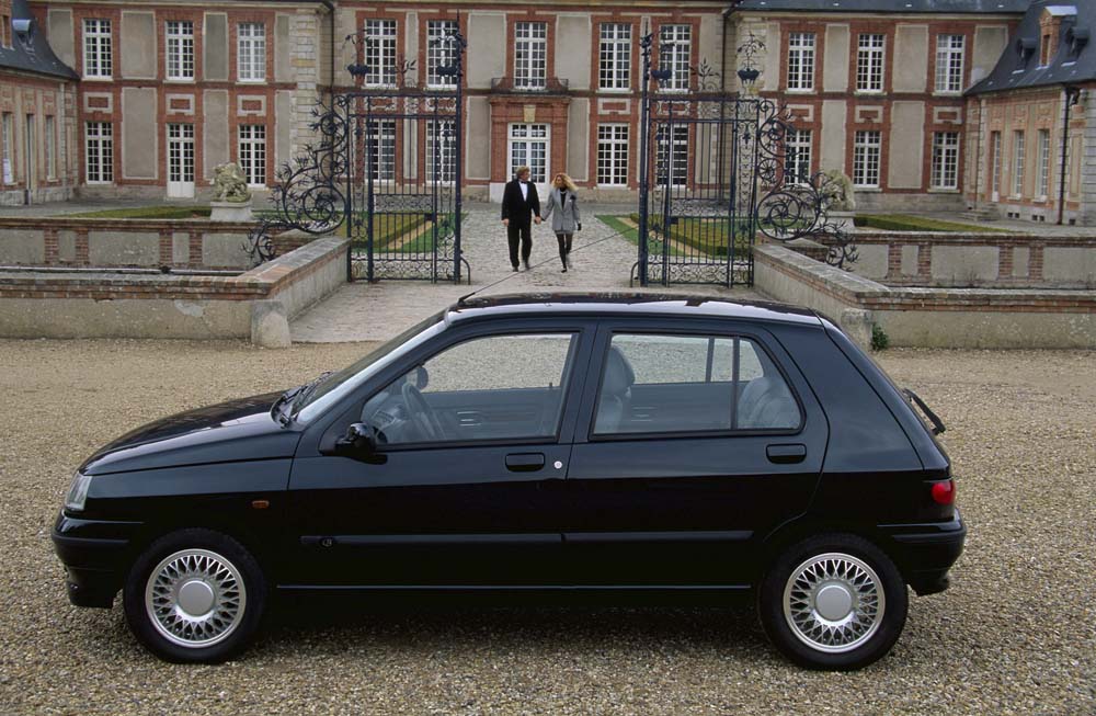 El coche francés más vendido de todos los tiempos se renueva. Es un Renault 18 Motor16 Renault Clio 13 Motor16