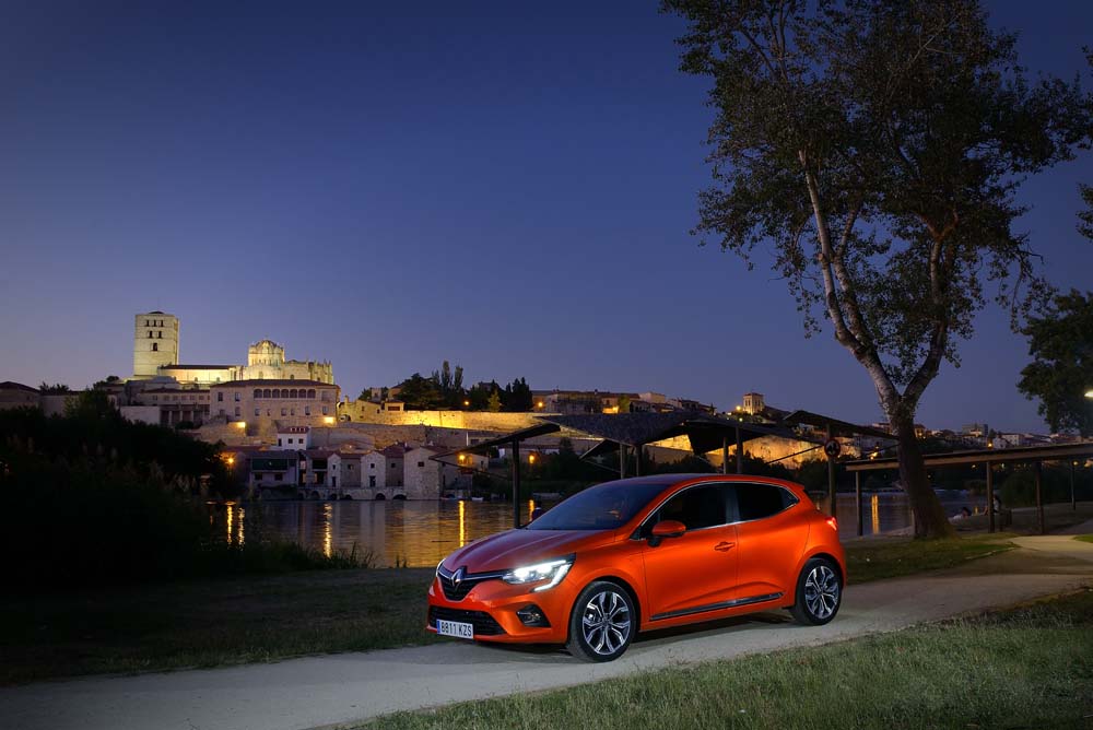 El coche francés más vendido de todos los tiempos se renueva. Es un Renault 30 Motor16 Renault Clio 25 Motor16