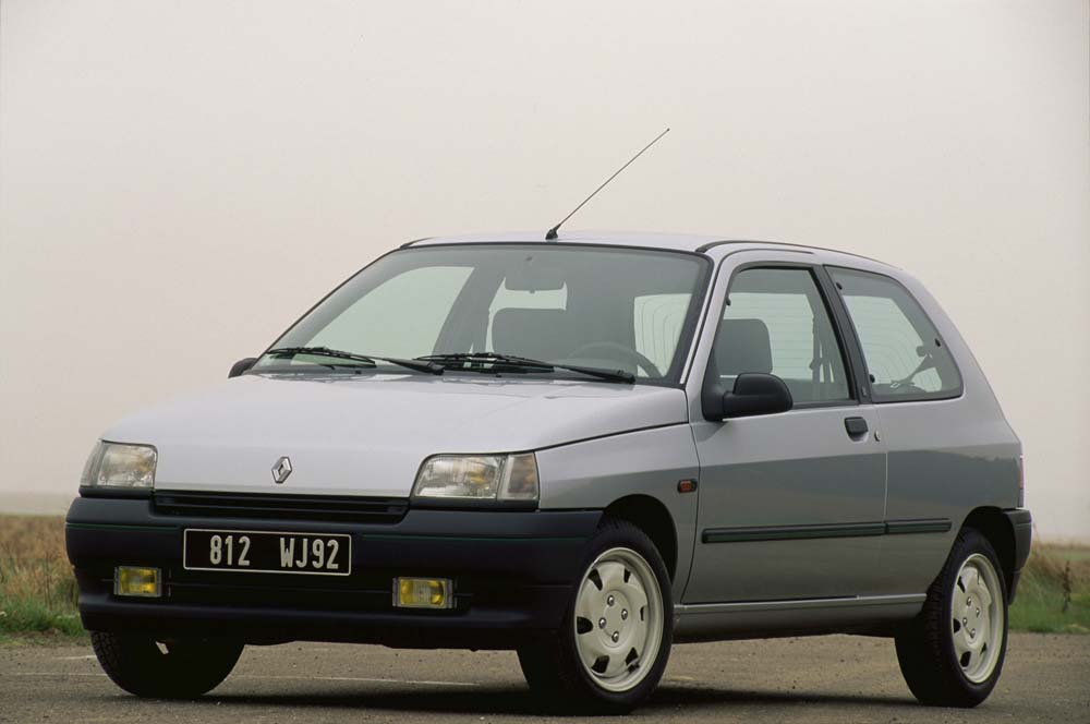 El coche francés más vendido de todos los tiempos se renueva. Es un Renault 13 Motor16 Renault Clio 8 Motor16