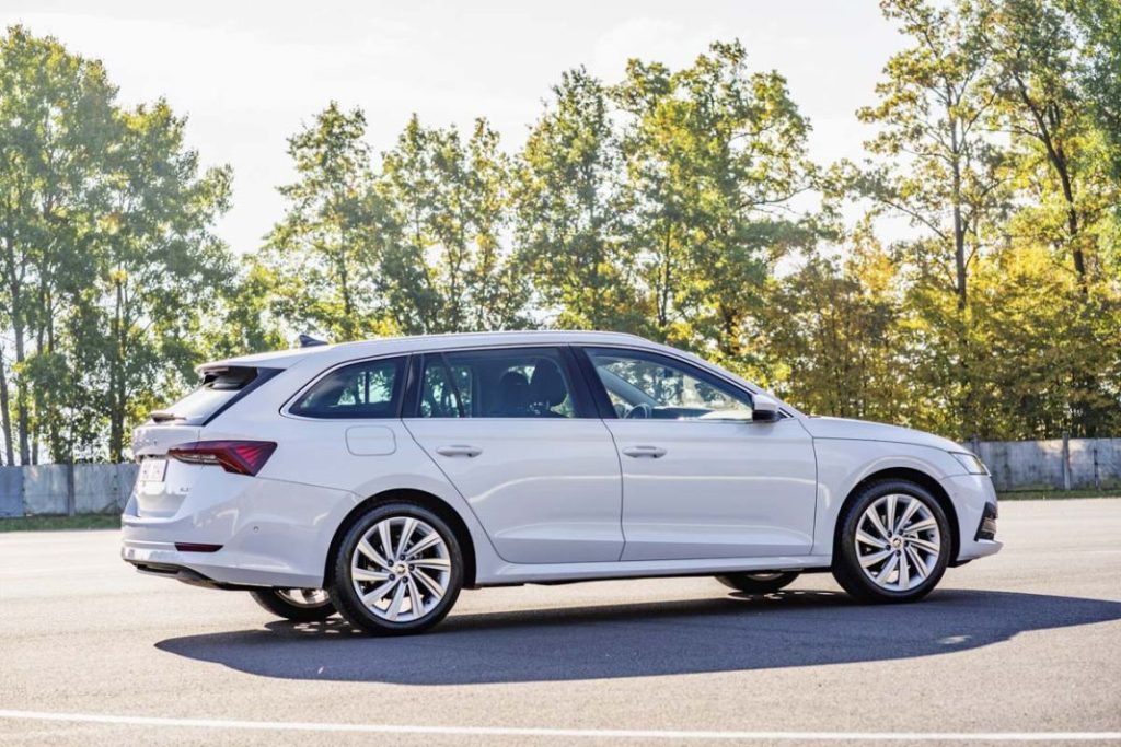 El Skoda Octavia Combi celebra sus bodas de plata 2 Motor16 Skoda Octavia Combi familiar 25 años