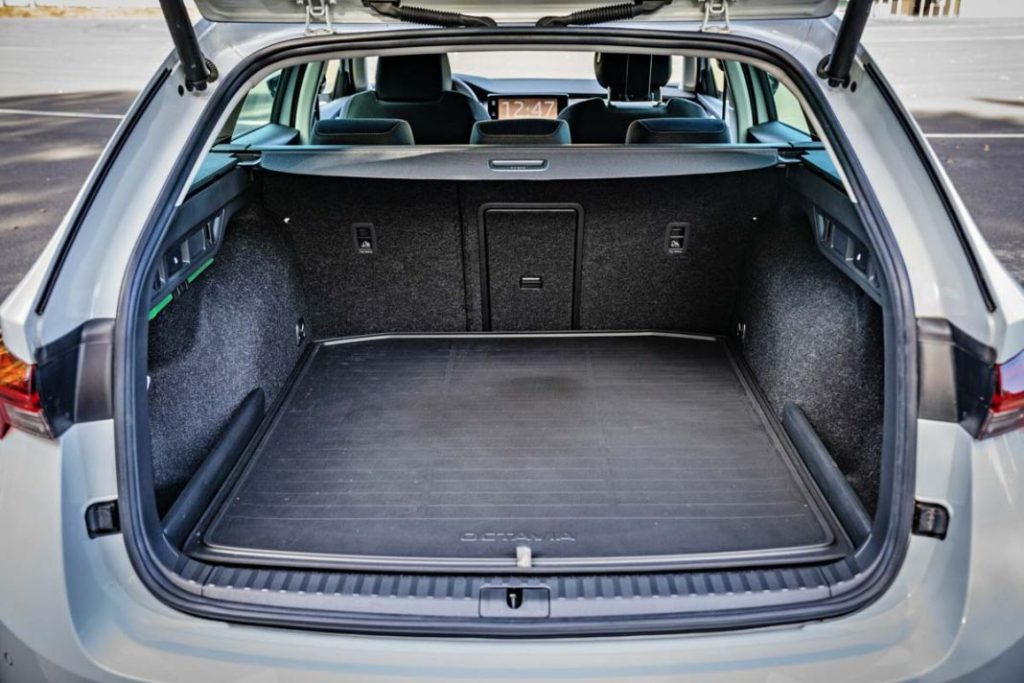 El Skoda Octavia Combi celebra sus bodas de plata 5 Motor16 Skoda Octavia Combi familiar 25 años