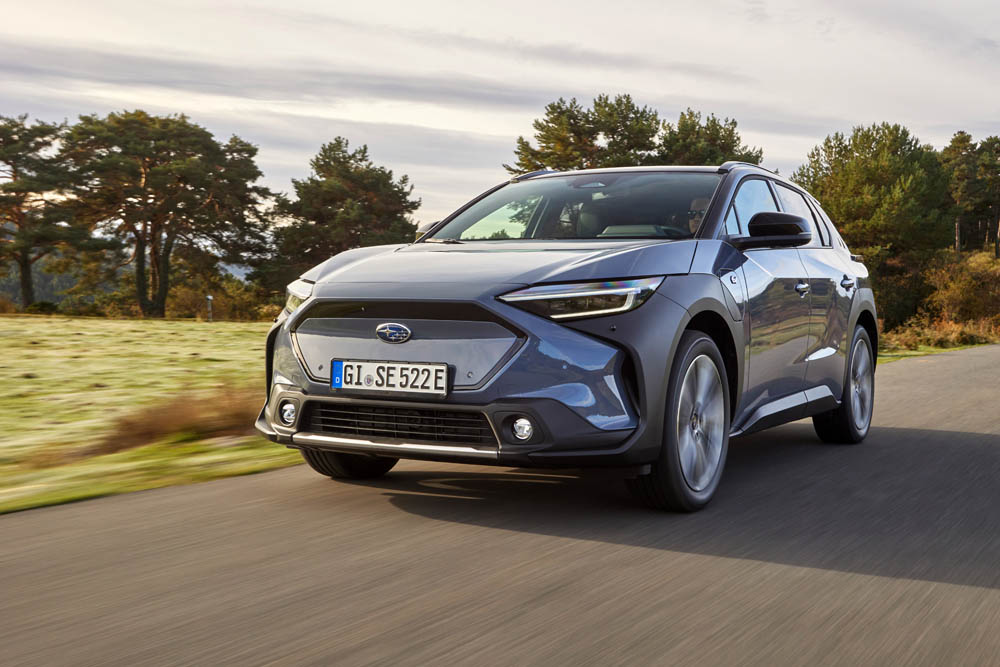 Los futuros Subaru eléctricos tendrán las mismas baterías que Tesla 1 Motor16 2023 Subaru Solterra. Imagen movimiento.
