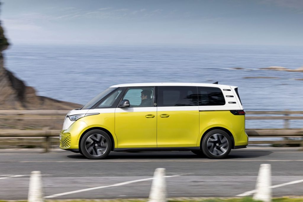 2023 Volkswagen ID. Buzz. Imagen movimiento barrido Al Volante.