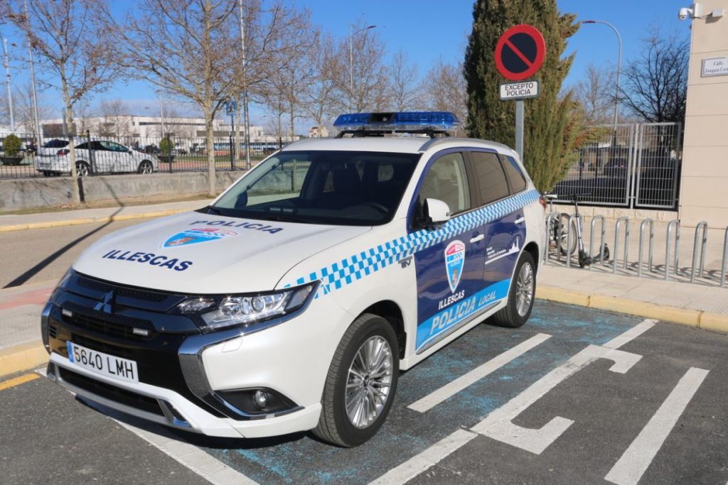 Todos los secretos del nuevo coche híbrido enchufable de la Policía Nacional 104 Motor16 coche