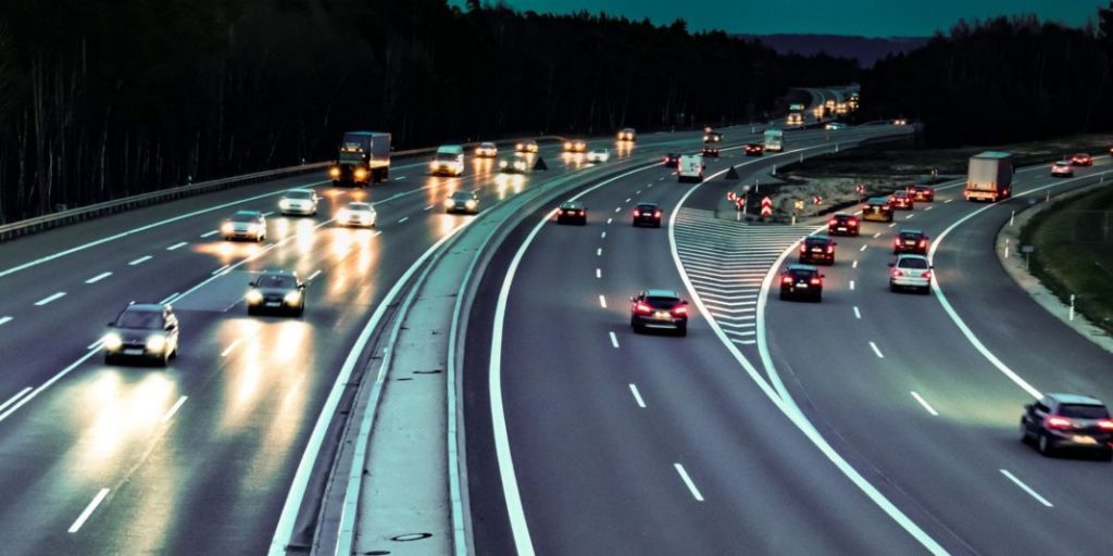 Señal V-26: la quinta pegatina medioambiental de la DGT que seguro no conocías 61 Motor16 coches 1 Motor16