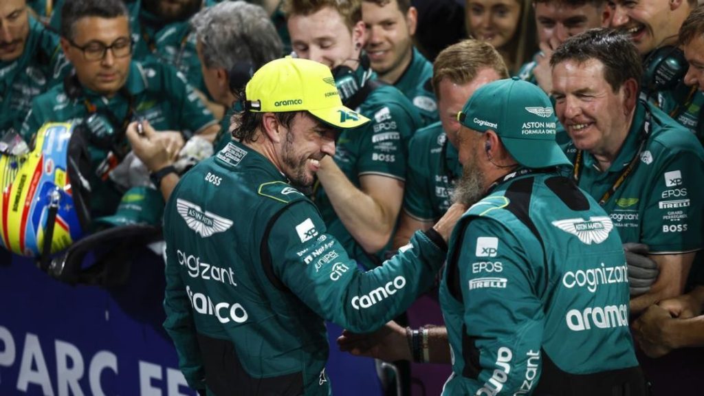 Fernando Alonso es el único piloto que sabe exprimir el motor de su Aston Martin, que ya usó en 2007 120 Motor16 piloto