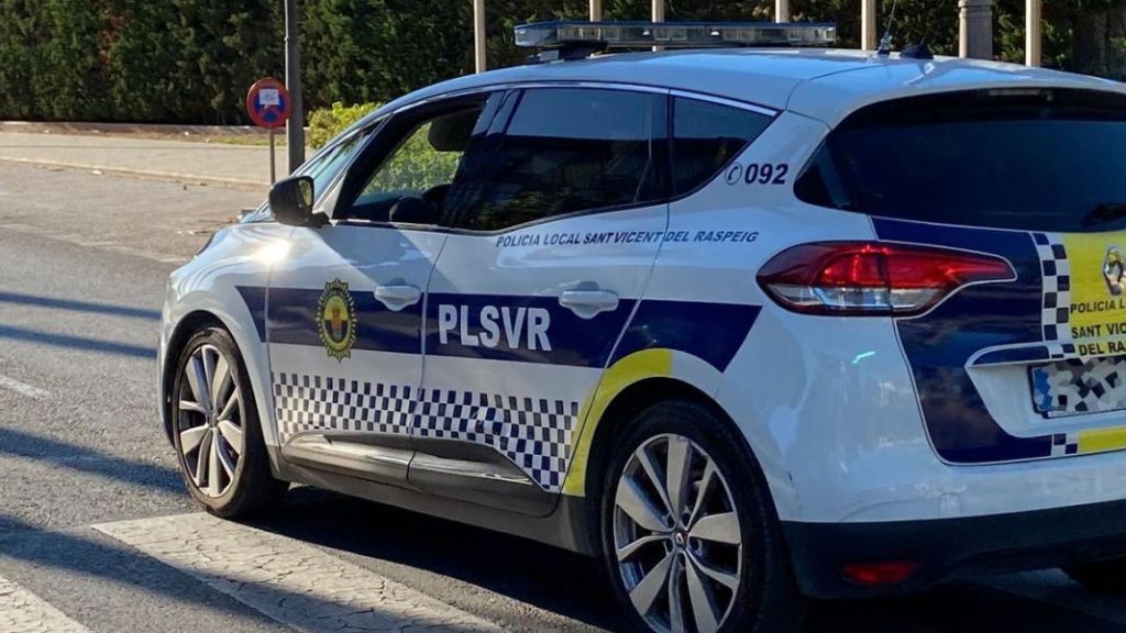 Todos los secretos del nuevo coche híbrido enchufable de la Policía Nacional 108 Motor16 Nacional