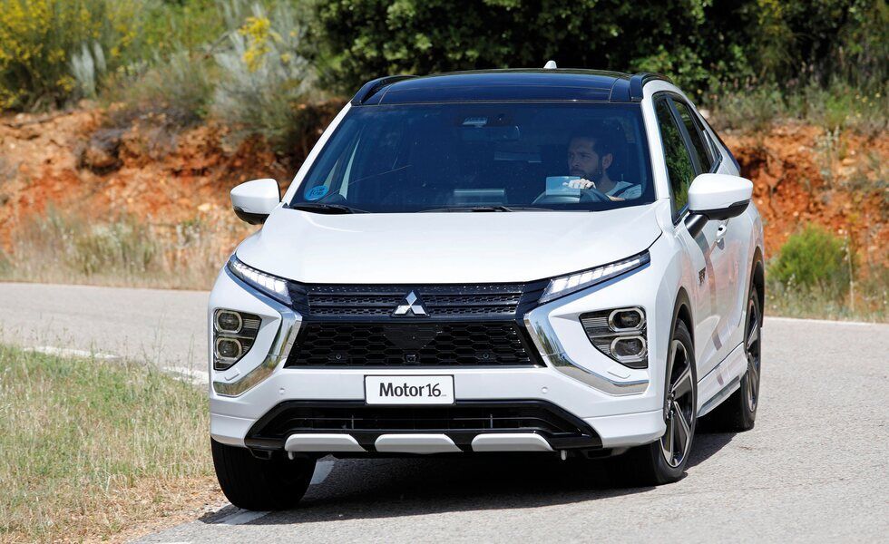 Así son los 180 nuevos coches de la Policía Nacional: híbridos enchufables y nada baratos 59 Motor16 imagen 43 Motor16