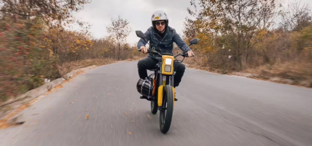 Esta moto es eléctrica, cuesta 3.000 euros y es la única que te puedes subir a tu casa 186 Motor16 Colibrí M22