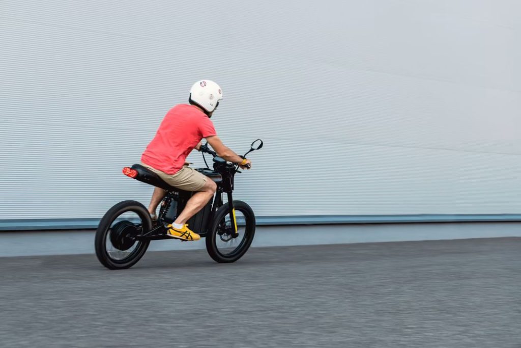 Esta moto es eléctrica, cuesta 3.000 euros y es la única que te puedes subir a tu casa 182 Motor16 Colibrí M22