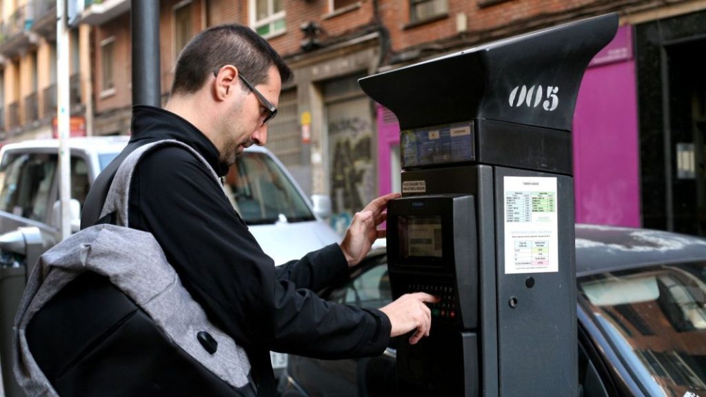 La llegada de los nuevos parquímetros a diferentes zonas de Madrid aviva el 'Efecto frontera' 239 Motor16 aparcamiento