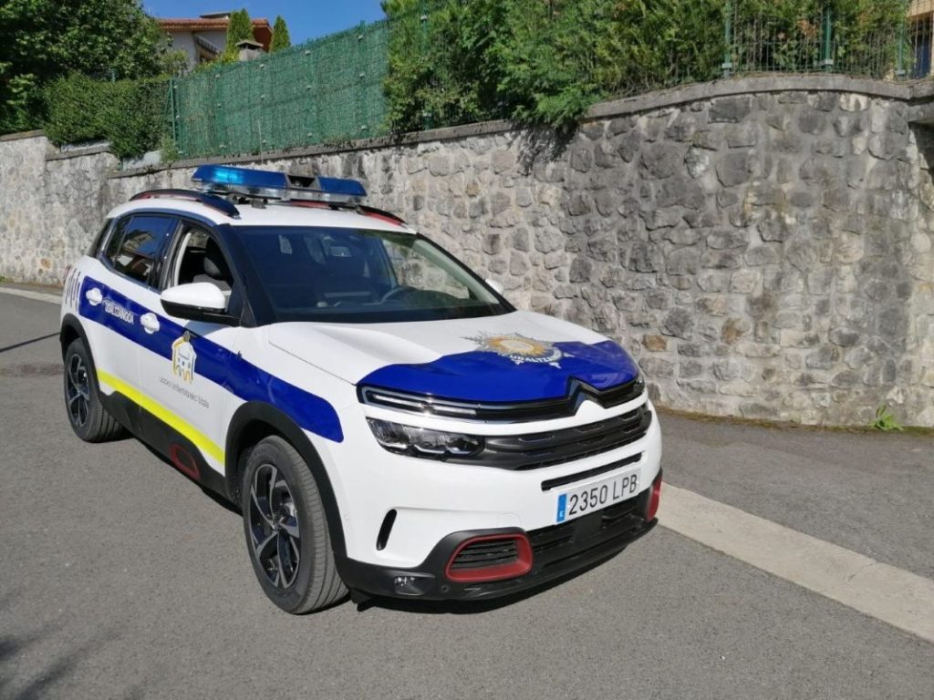 Todos los secretos del nuevo coche híbrido enchufable de la Policía Nacional 105 Motor16 vehículo