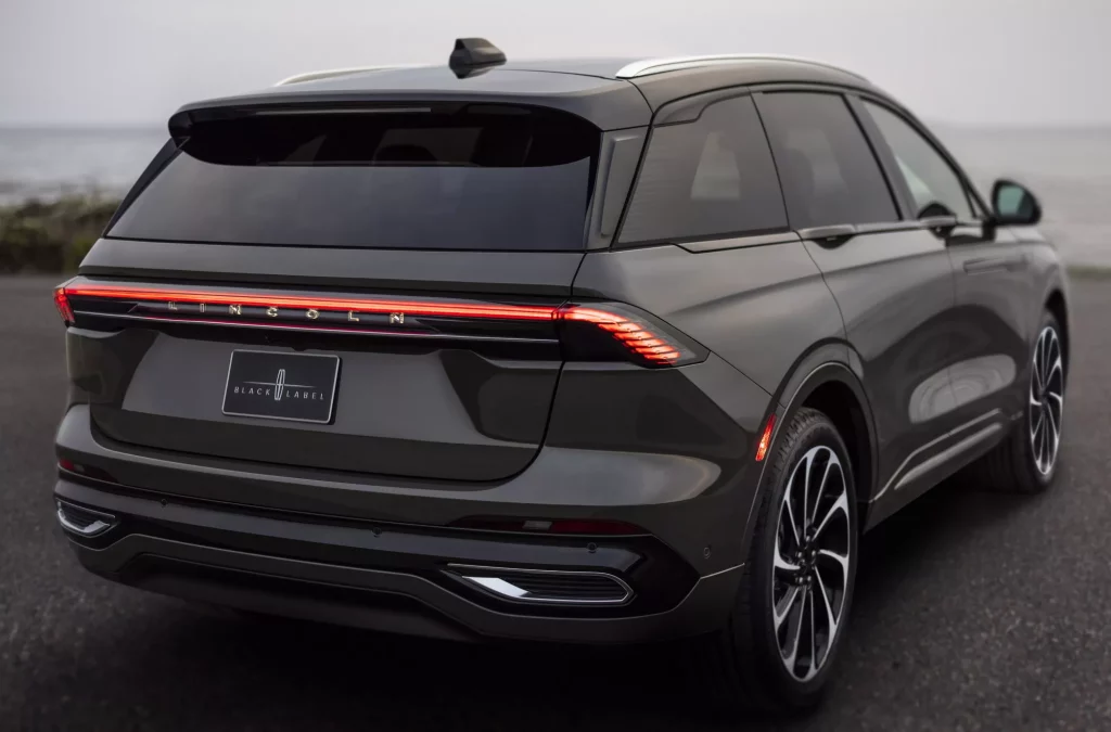 2023 Lincoln Nautilus 14 Motor16