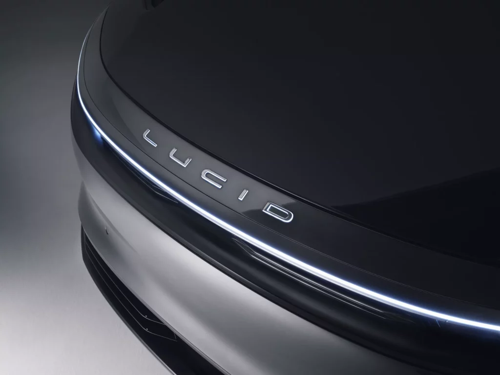 Lucid ya muestra su anti Tesla Model Y de 45.000 euros 1 Motor16 2023 Lucid Air Stealth Appearance Pack 15 Motor16