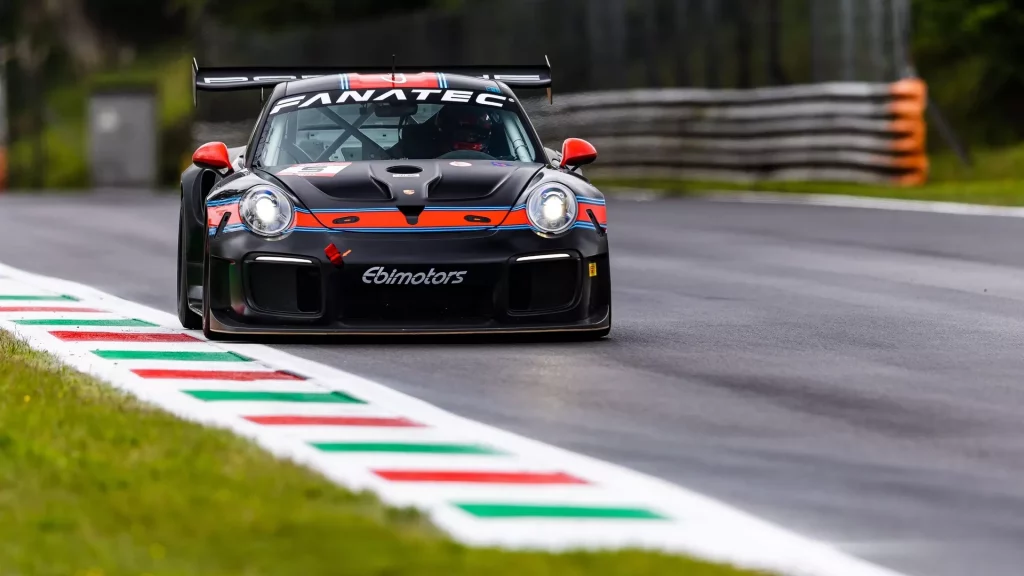 2023 Porsche 911 GT2 RS Clubsport Evo. Imagen movimiento.