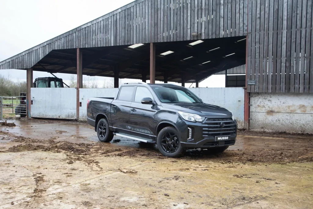 2023 SsangYong Musso Sport Saracen+. Imagen estática delantera.