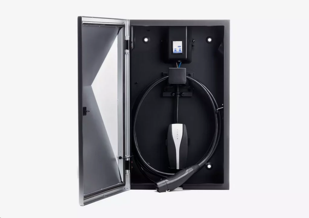 Tesla Cybervault: la caja fuerte para tu cargador inspirada en el Cybertruck 1 Motor16 2023 Tesla Cybervault. Imagen interior.