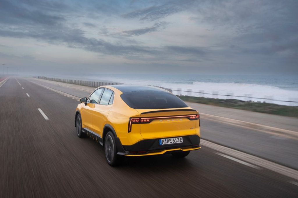 Conducimos el Aiways U6, la segunda bomba del fabricante chino 1 Motor16 2023 Aiwyais U6. Imagen movimiento.