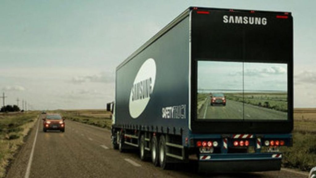La innovadora solución de un camionero que salvará vidas al volante 165 Motor16 2023 camion pantalla remolque samsung Motor16