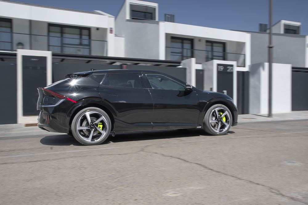 Conducimos el Kia EV6 GT, un silencioso matagigantes 16 Motor16 2023 kia ev6 gt al volante 26 Motor16