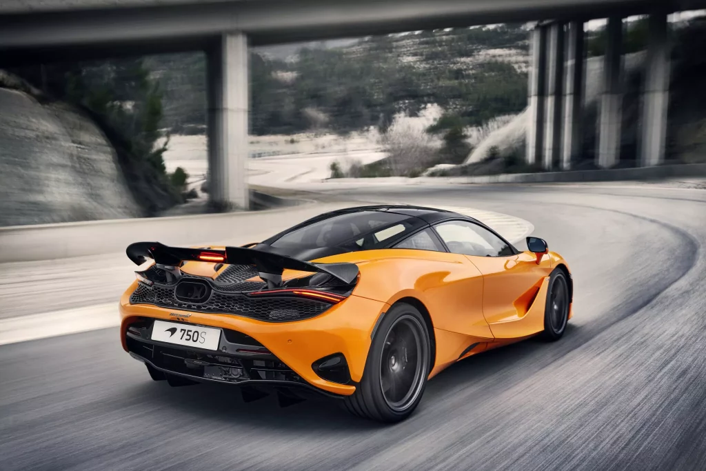 2023 mclaren 750s coupe 13 Motor16