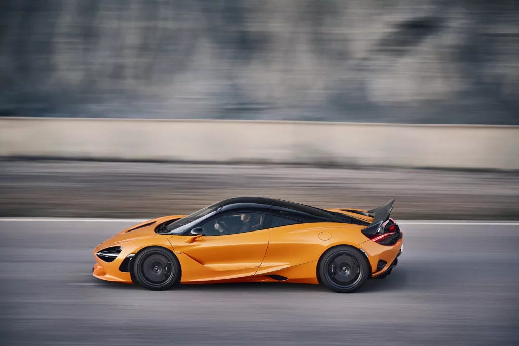 2023 mclaren 750s coupe 19 Motor16