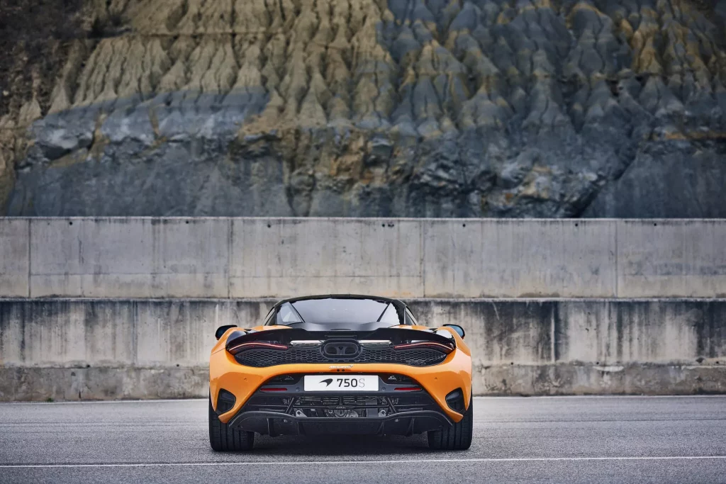 2023 mclaren 750s coupe 21 Motor16