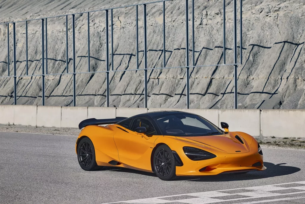 2023 mclaren 750s coupe 31 Motor16