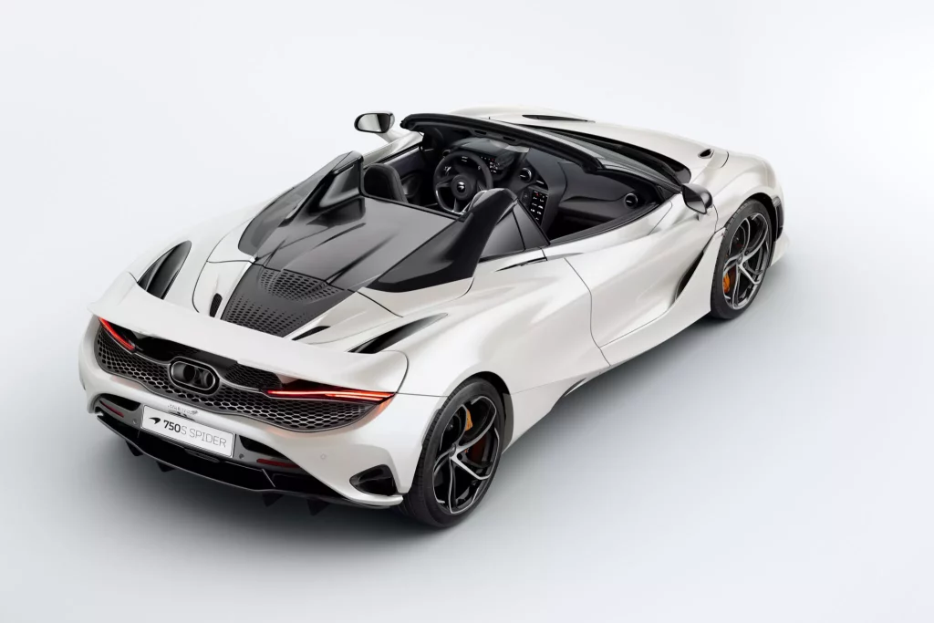 2023 McLaren 750S Spider. Imagen estudio trasera.