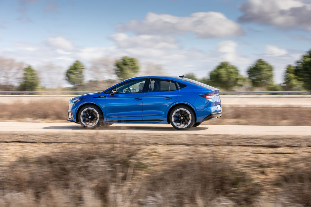 2023 Skoda Enyaq Coupé iV Sportline 80 Prueba. Imagen barrido.