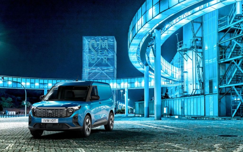 2023 FORD E TRANSIT COURIER EXTERIOR 01 Motor16