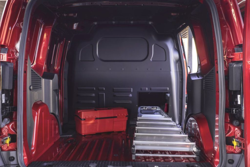 2023 FORD TRANSIT COURIER 04 Motor16