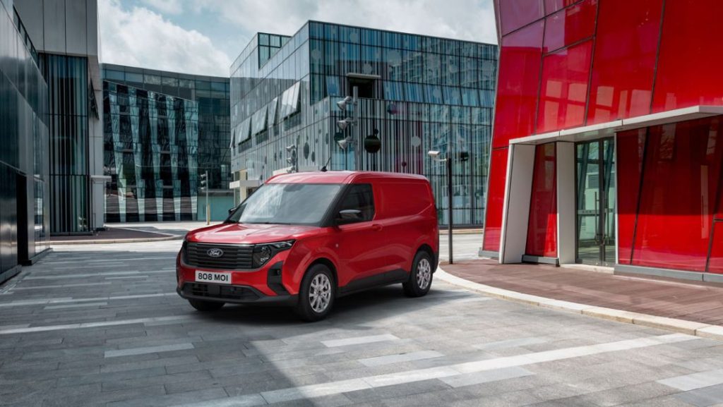 2023 FORD TRANSIT COURIER EXTERIOR 02 Motor16