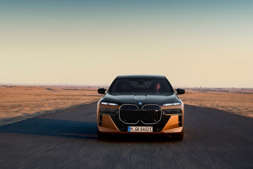 BMW i70 M70 xDrive 10 Motor16