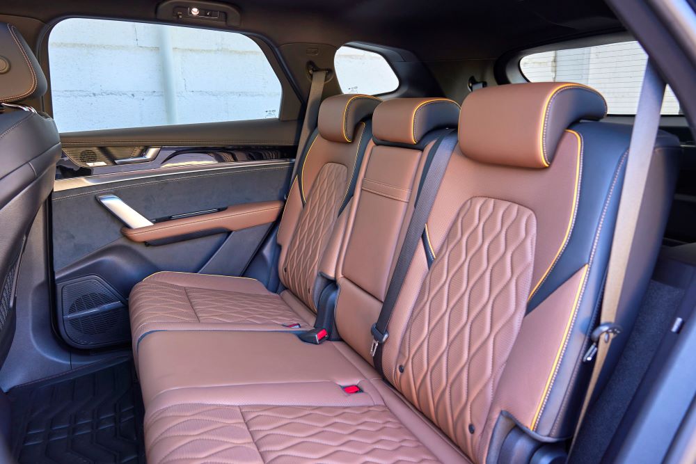 Mercedes EQE SUV: Nuevos datos e imágenes del SUV eléctrico de Mercedes 5 Motor16 BYD Tang interior 3 Motor16